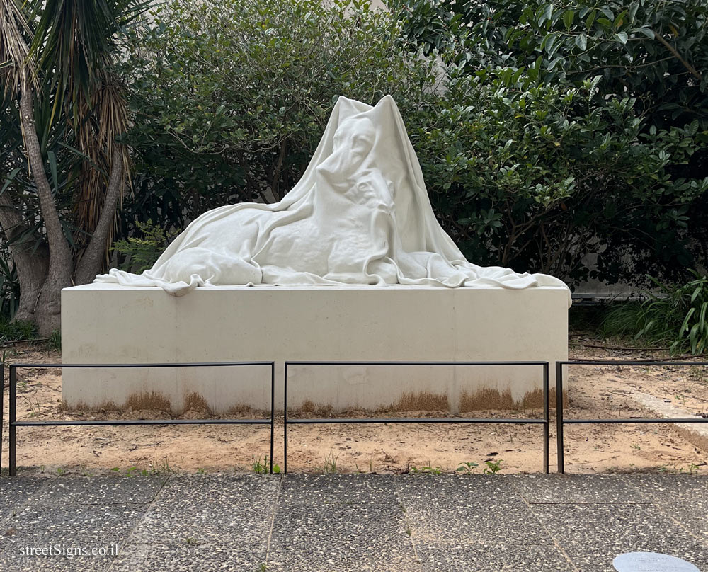 Tel Aviv - "The Wolf Shall Dwell with the Lamb" - Outdoor sculpture by Yael Bartana - Hekhal HaTarbut/Dizengoff (Yaakov Garden), Tel Aviv-Yafo, Israel