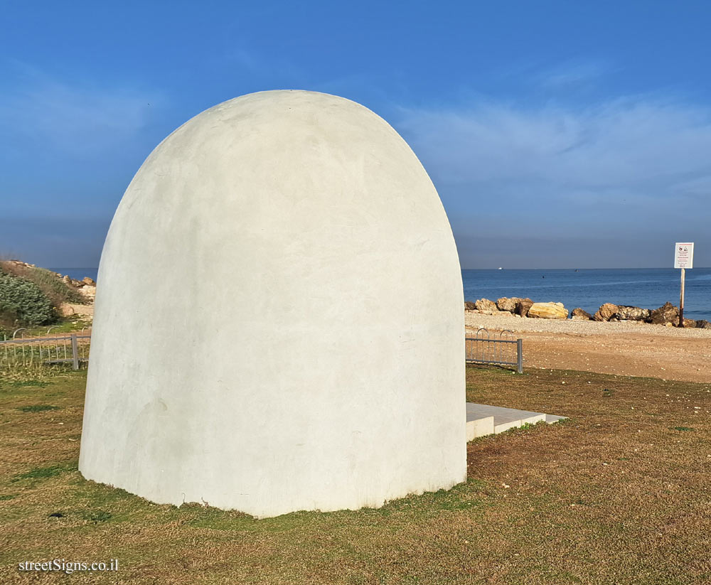 Tel Aviv - "Wave Catcher" - Outdoor sculpture by Niv Gafni - Reading beach, Tel Aviv-Yafo, Israel