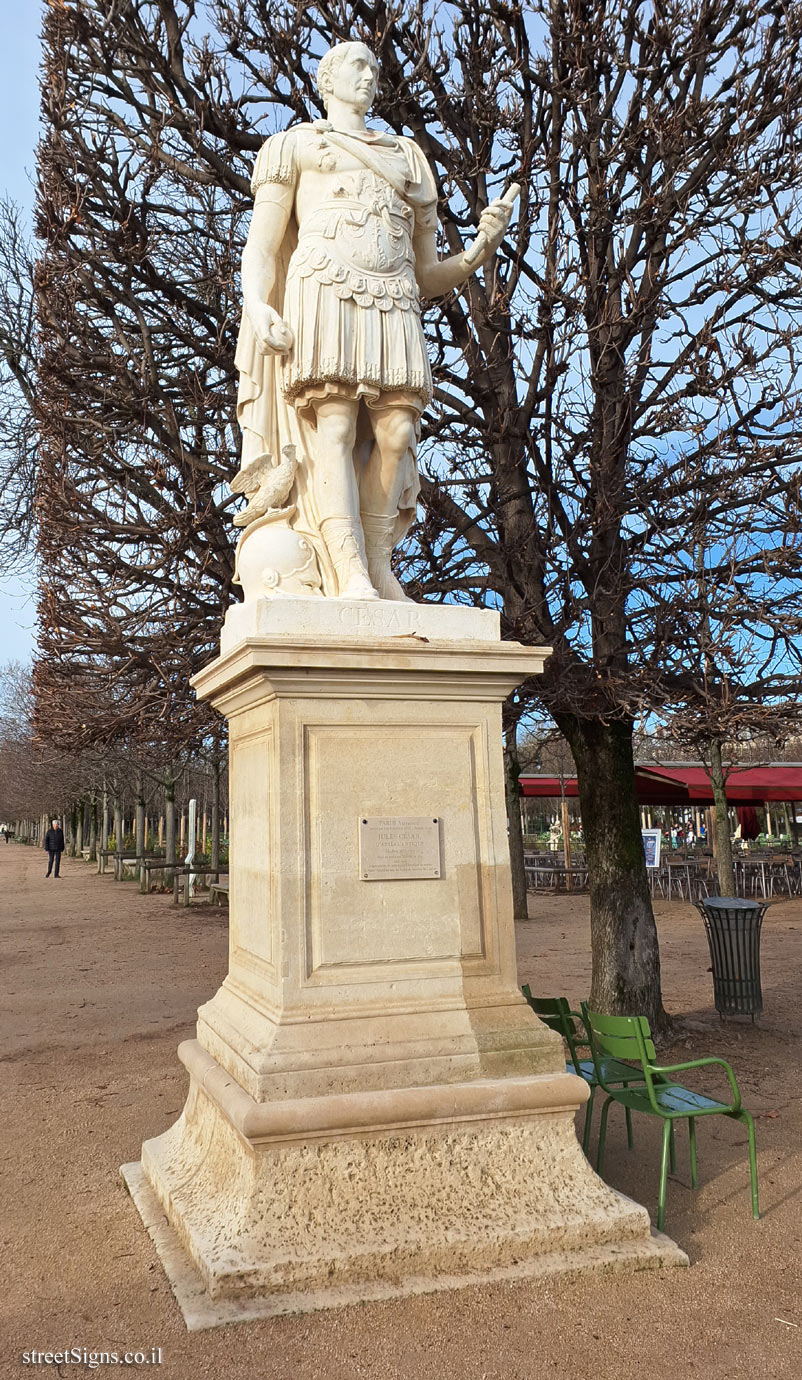Paris - Tuileries Gardens - "Julius Caesar" outdoor sculpture by Ambrogio Parisi - All. Centrale, 75001 Paris, France