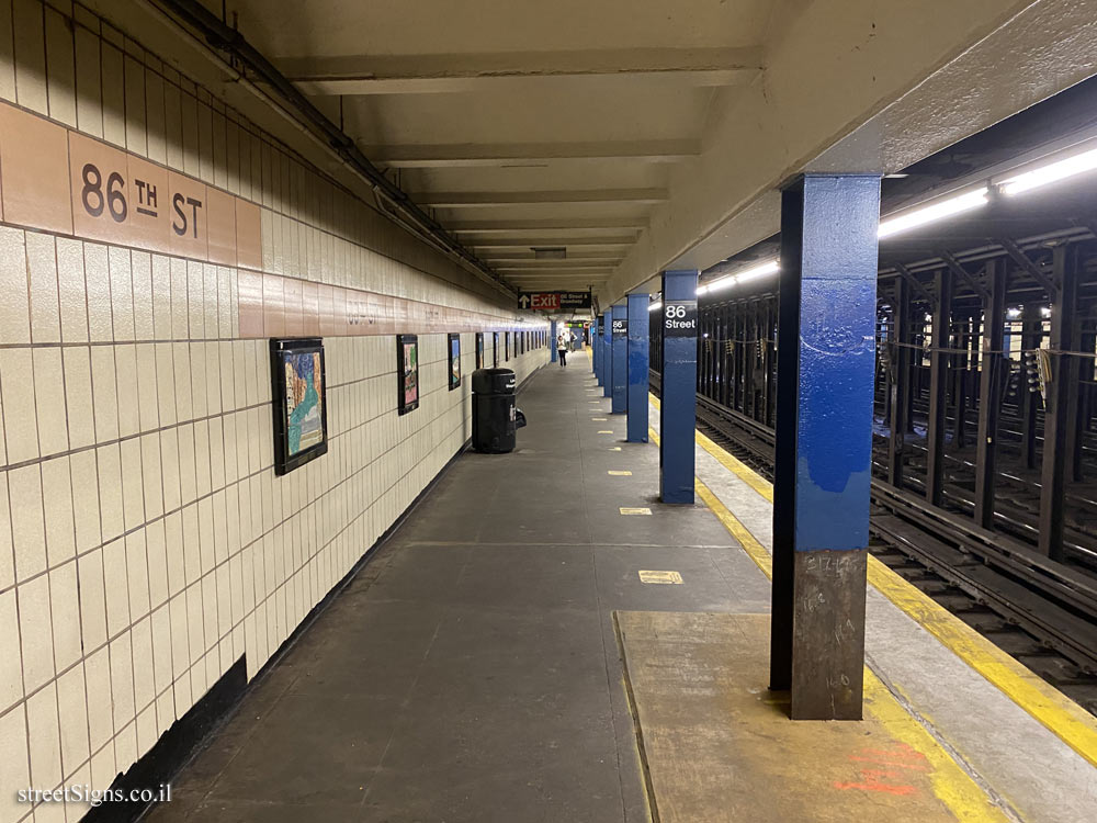 New York - Subway - 86th Street Station - Interior of the station - 86 St, New York, NY 10024, USA