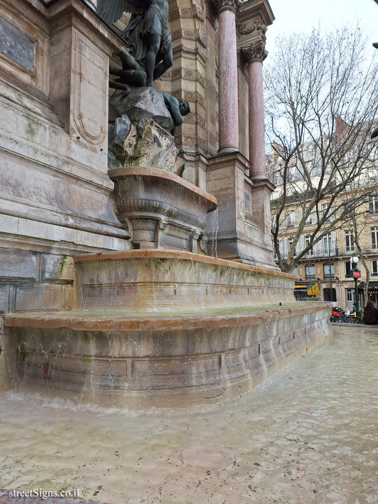 Paris - Fontaine Saint-Michel - Fontaine Saint-Michel, Pl. Saint-Michel, 75005 Paris, France