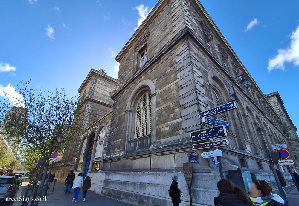 Paris - History of Paris - Marion Arch - 1 Rue d’Arcole, 75004 Paris, France