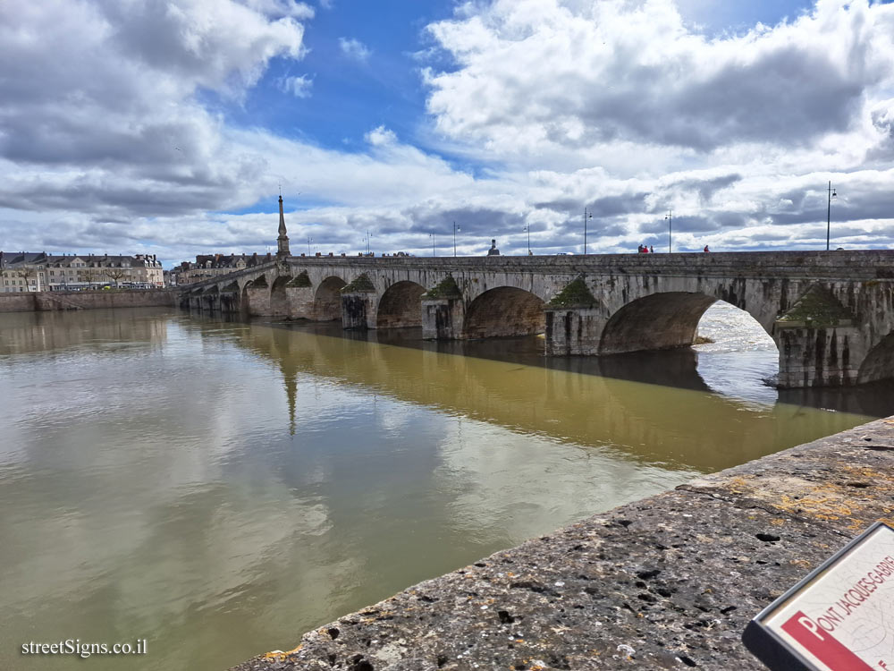 Blois - Jacques-Gabriel Bridge - 6 Rue du Maréchal de Lattre de Tassigny, 41000 Blois, France