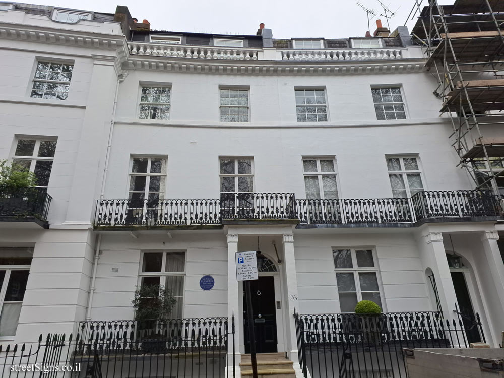 London - Commemorative plaque in the house where the actor Nigel Playfair lived - 26 Pelham Cres, South Kensington, London SW7 2NR, UK