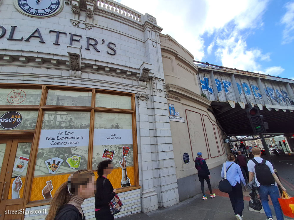 London - Commemorative plaque where Findlater’s liquor store used to be - Borough High St, London SE1 9SU, UK