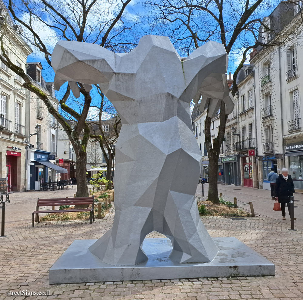 Tours - "The Monster" outdoor sculpture by Xavier Veilhan - 29 Rue de la Cuiller, 37000 Tours, France