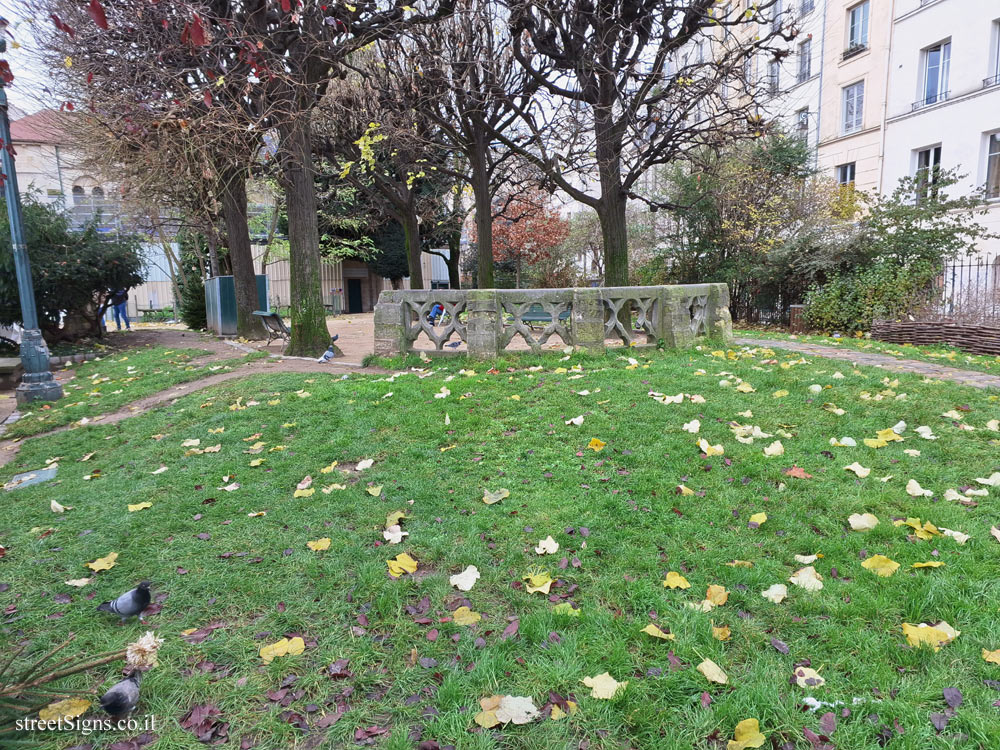 Paris - Gardens - René Viviani garden - 2 Rue Saint-Julien le Pauvre, 75005 Paris, France