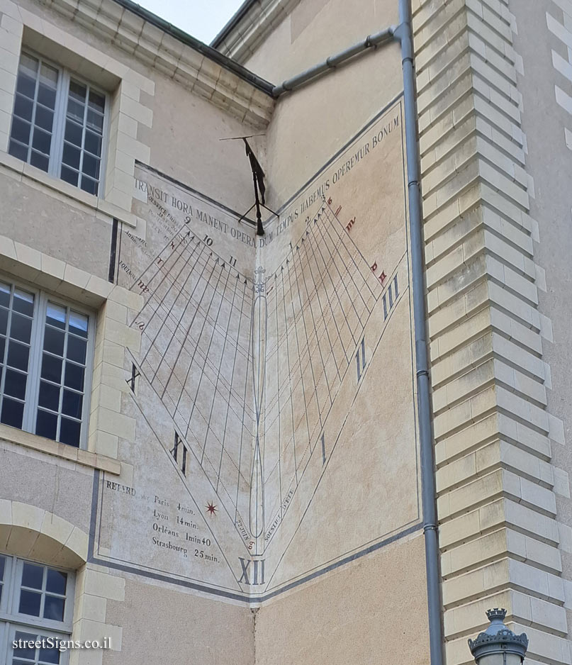 Blois - The sundial of the Town Hall - 3 Rue Prte Clos Haut, 41000 Blois, France