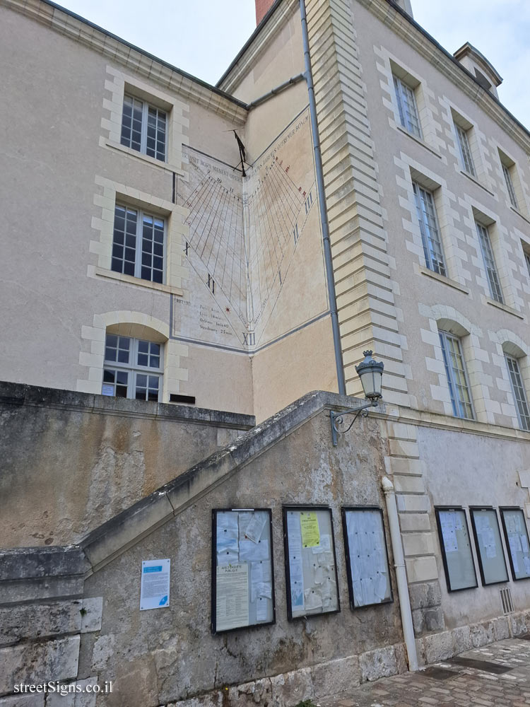 Blois - The sundial of the Town Hall - 3 Rue Prte Clos Haut, 41000 Blois, France
