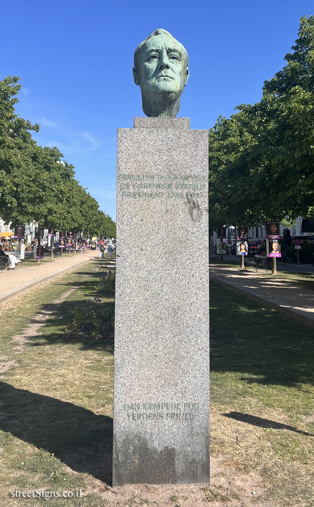 Copenhagen - A statue commemorating American President Franklin Delano Roosevelt - Sankt Annæ Pl. 15, 1250 København, Denmark