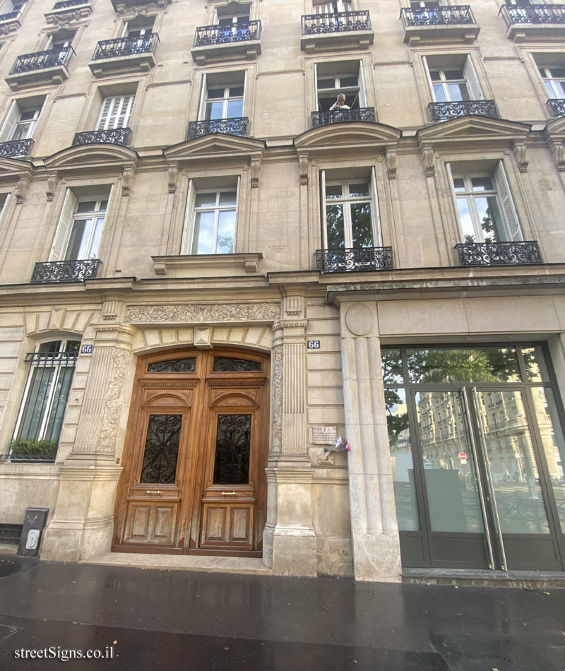 Paris - the place where Jean Revers fell in the battle for the liberation of Paris - 66 Bd Saint-Michel, 75006 Paris, France
