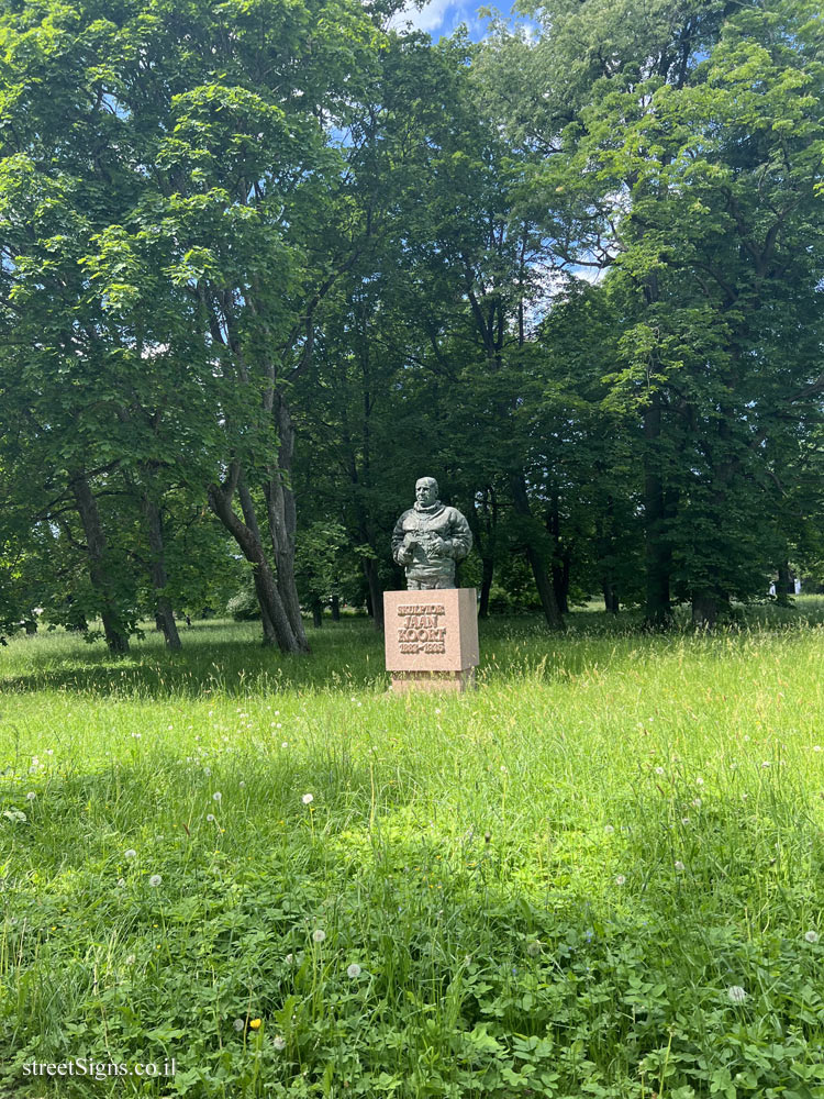 Tallinn - commemorative statue of the Estonian sculptor Jaan Koort - Kadriorg, Tallinn, Estonia