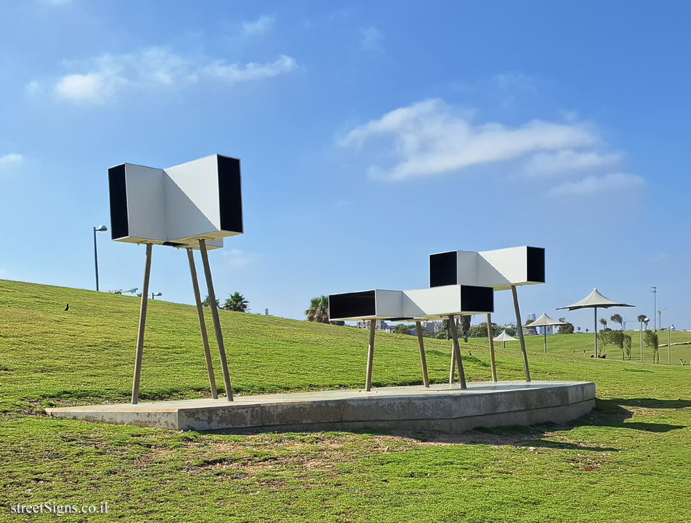 Tel Aviv - "Painters on the Beach" - Outdoor sculpture by Efrat Natan - Midron Yaffo Park, Nemal Yafo St 48, Tel Aviv-Yafo, Israel