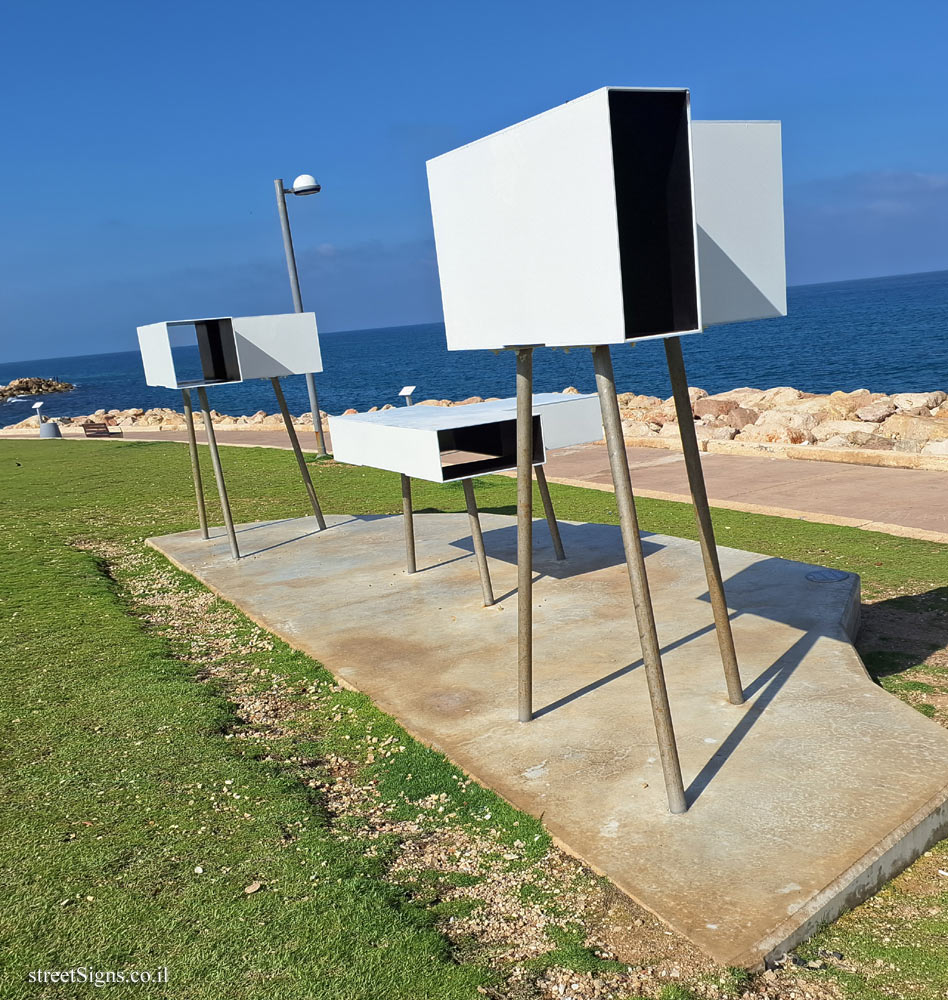 Tel Aviv - "Painters on the Beach" - Outdoor sculpture by Efrat Natan - Midron Yaffo Park, Nemal Yafo St 48, Tel Aviv-Yafo, Israel