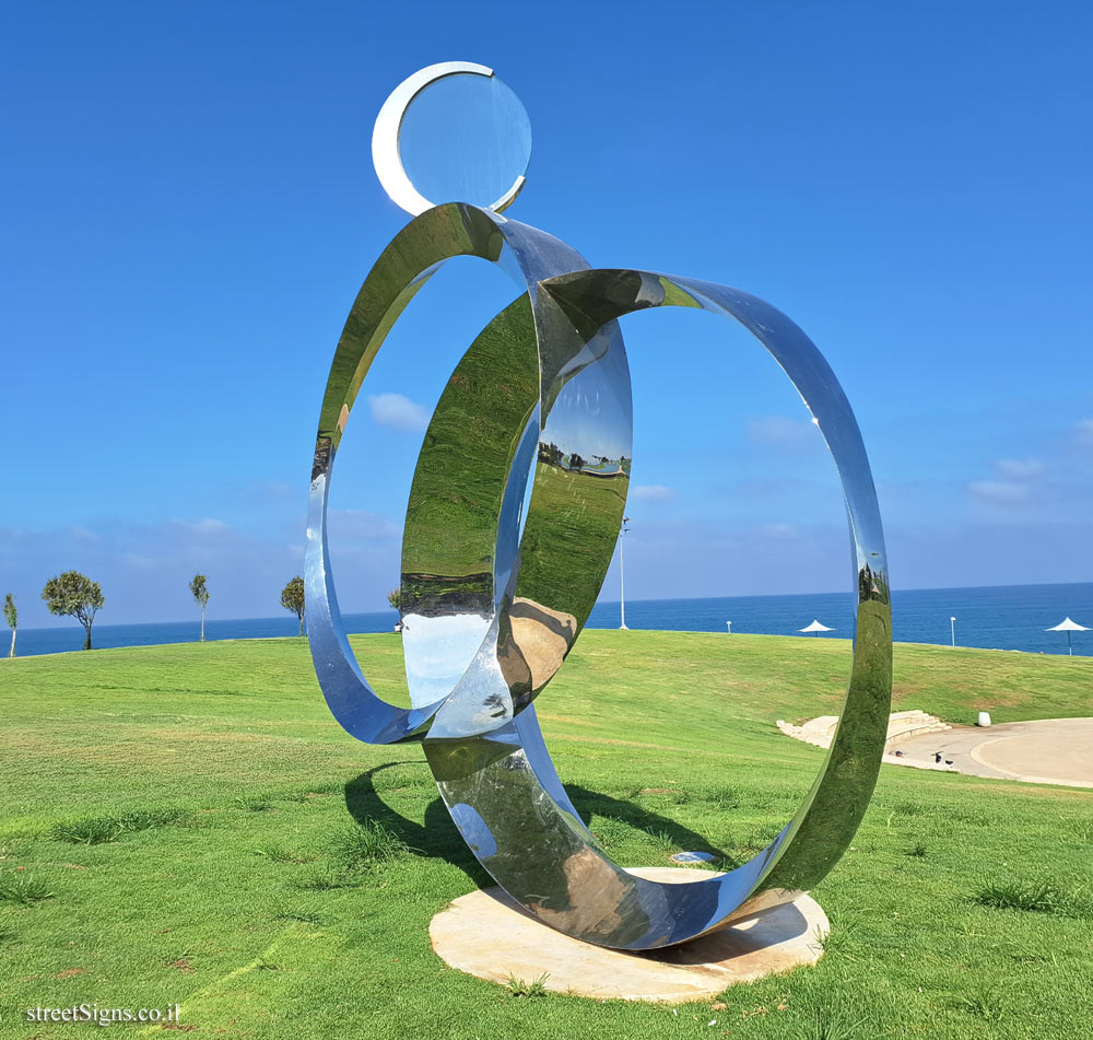 Tel Aviv - "Luna" - Outdoor sculpture by Moshe Roas - Harry S.Truman St, Tel Aviv-Yafo, Israel