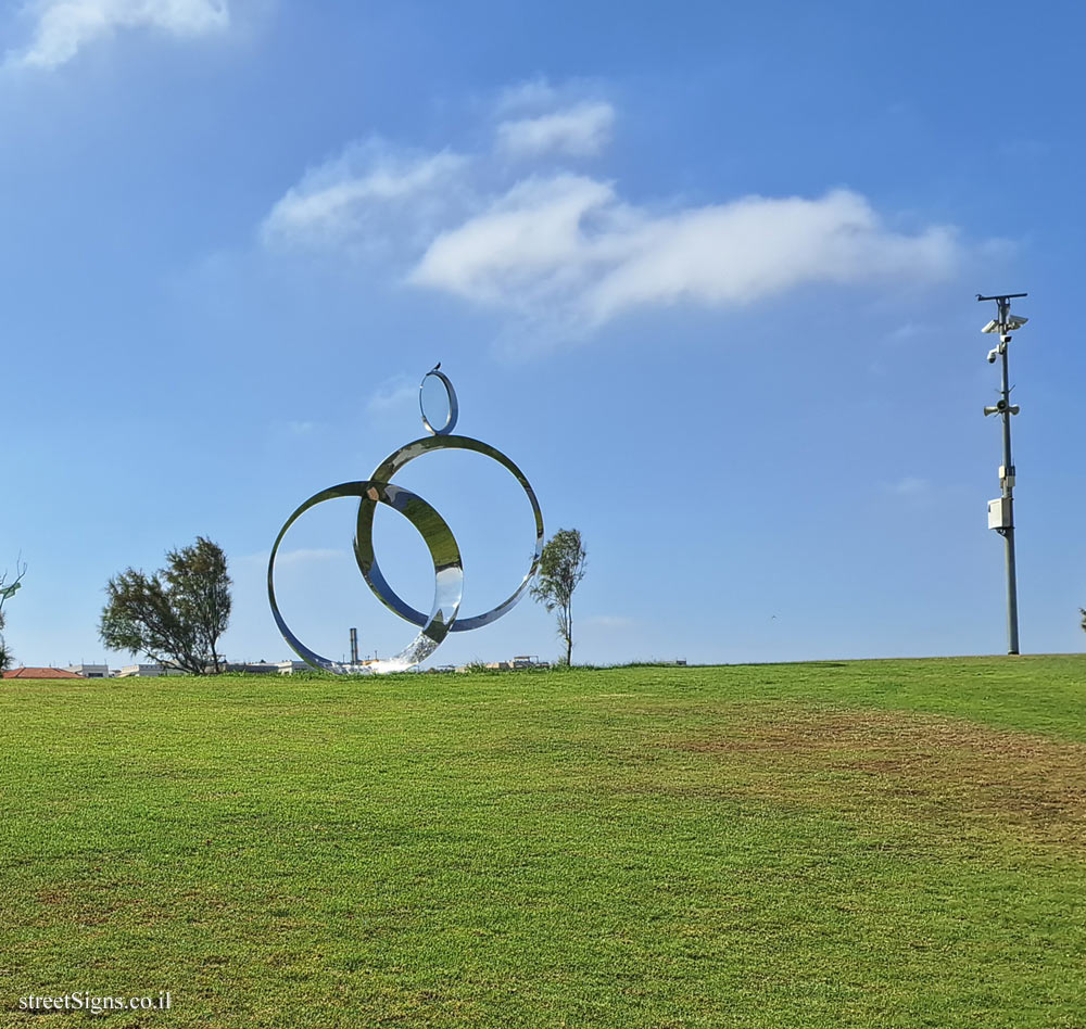 Tel Aviv - "Luna" - Outdoor sculpture by Moshe Roas - Harry S.Truman St, Tel Aviv-Yafo, Israel