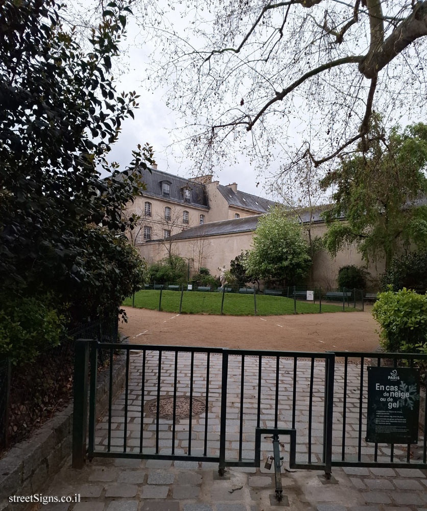 Paris - Gardens - Square Léopold-Achille - 4 Rue du Parc Royal, 75003 Paris, France