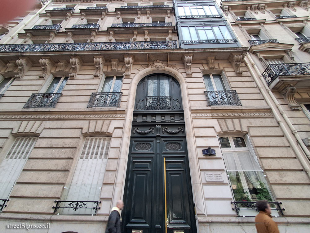 Paris - A commemorative sign in the house where the poet and playwright Edmond Rostand died - 4 Av. de la Bourdonnais, 75007 Paris, France