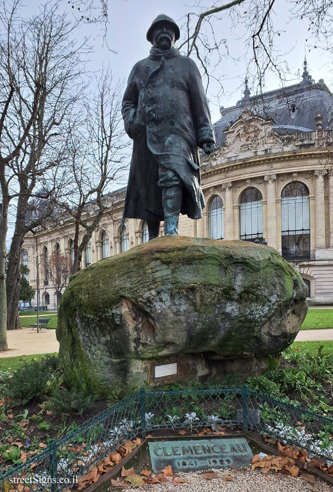 Paris - Georges Clemenceau monument - 1 Pl. Clemenceau, 75008 Paris, France