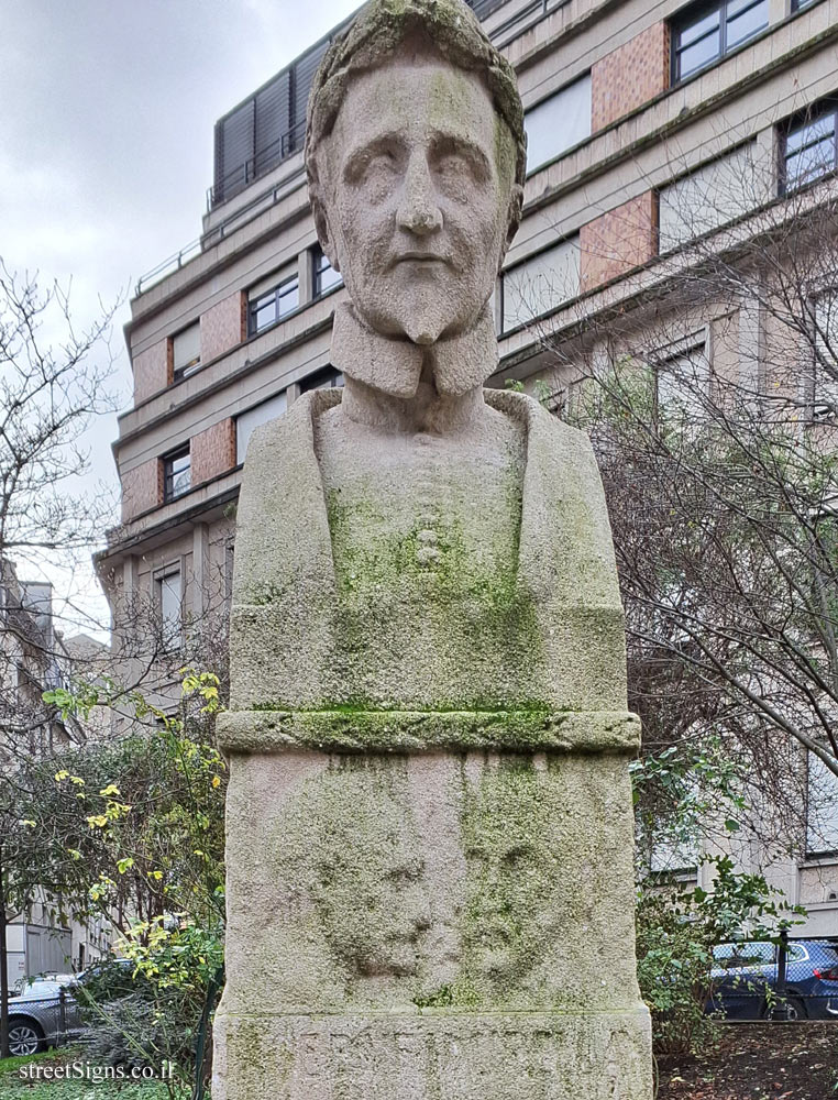 Paris - the statue of the poet Pierre de Ronsard - 43B Rue des Écoles, 75005 Paris, France