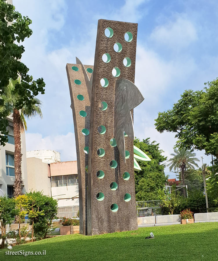 Tel Aviv - "A Note in the Green" - Outdoor sculpture by Zigi Ben-Haim - Avraham Shlonsky St 6, Tel Aviv-Yafo, Israel
