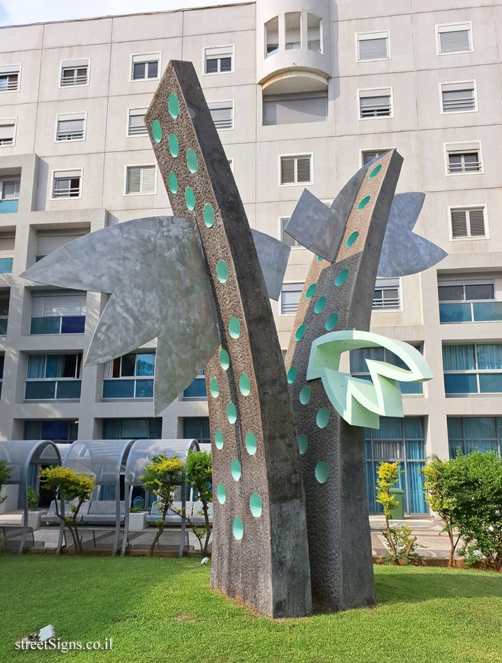 Tel Aviv - "A Note in the Green" - Outdoor sculpture by Zigi Ben-Haim - Avraham Shlonsky St 6, Tel Aviv-Yafo, Israel