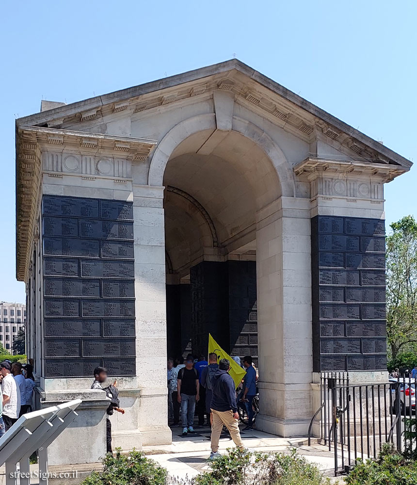 London - Tower Hill Memorial - First World War - Tower Hill, London EC3N 4DH, UK
