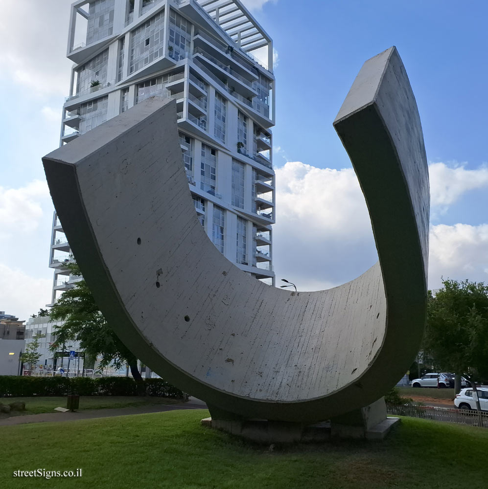 Tel Aviv - "Tilted Power-Field" - Outdoor sculpture by Ezra Orion - Avshalom Khaviv St 2, Tel Aviv-Yafo, Israel