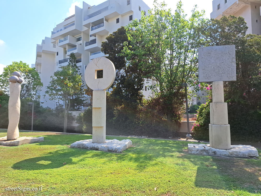 Tel Aviv - "Bustan Batim" - Outdoor sculpture by Siona Shimshi - Uri Tsvi Grinberg St, Tel Aviv-Jaffa, Israel