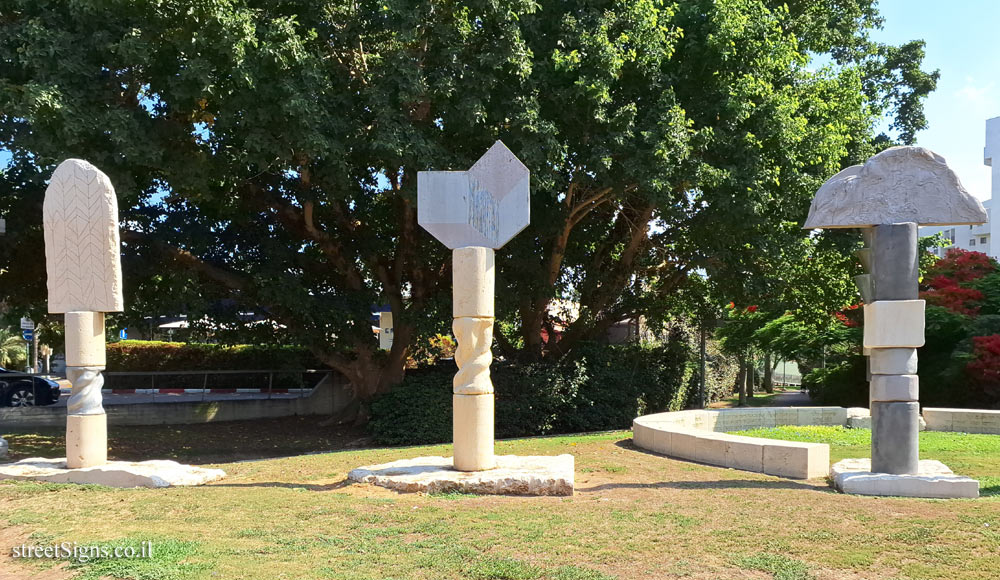 Tel Aviv - "Bustan Batim" - Outdoor sculpture by Siona Shimshi - Uri Tsvi Grinberg St, Tel Aviv-Jaffa, Israel