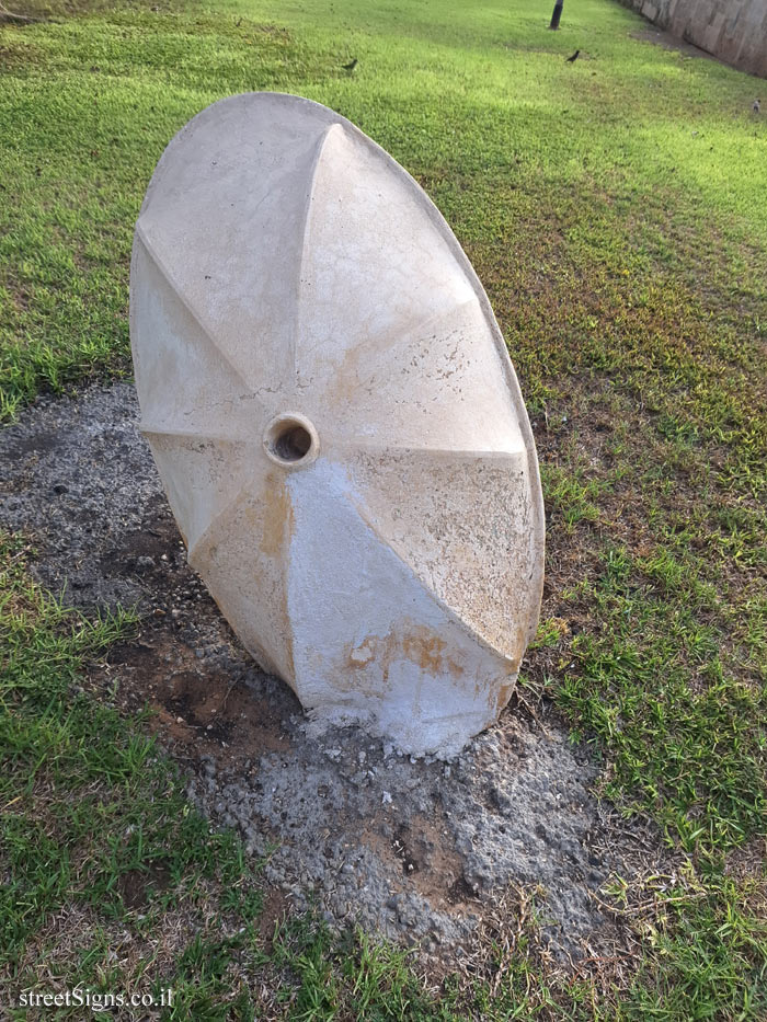 Tel Aviv - "Untitled" - outdoor sculpture by Kobi Harel - Yefet St 157, Tel Aviv-Yafo, Israel