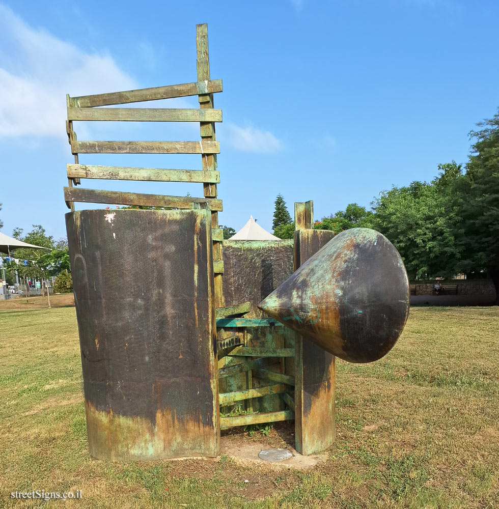 Tel Aviv - "Pavilion of Potential" - Outdoor sculpture by Mira Recanati - Ed Koch St 3, Tel Aviv-Yafo, Israel