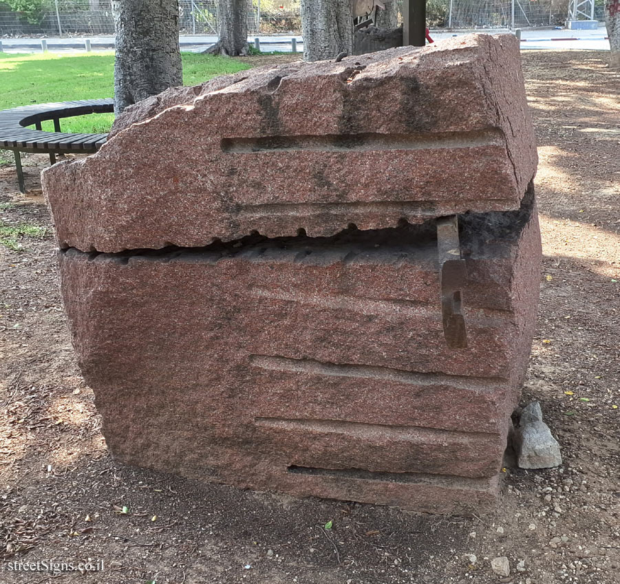 Tel Aviv - Tomarkin sculptures at Abu Nabot Park - For Yitzhak Rabin