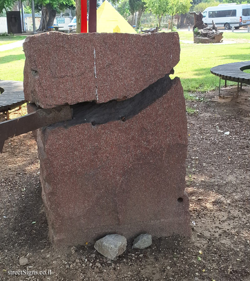 Tel Aviv - Tomarkin sculptures at Abu Nabot Park - For Yitzhak Rabin