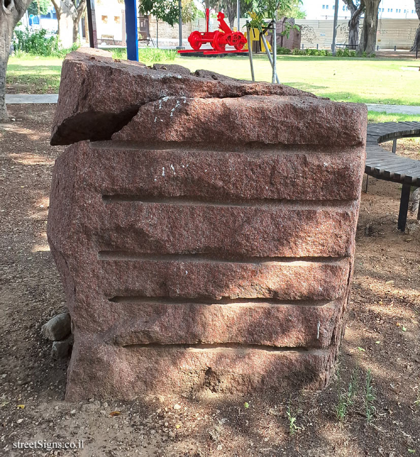 Tel Aviv - Tomarkin sculptures at Abu Nabot Park - For Yitzhak Rabin