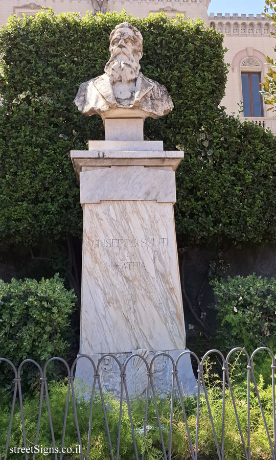Zafferana Etnea - a statue commemorating the painter Giuseppe Sciuti -Via Giuseppe Garibaldi, 315, 95019 Zafferana Etnea CT, Italy
