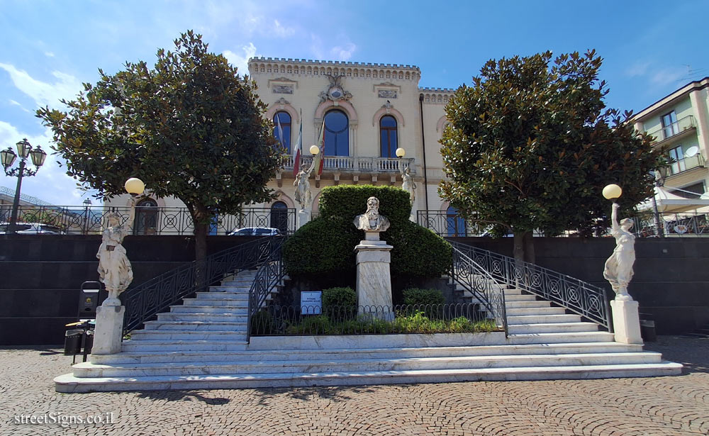 Zafferana Etnea - a statue commemorating the painter Giuseppe Sciuti -Via Giuseppe Garibaldi, 315, 95019 Zafferana Etnea CT, Italy