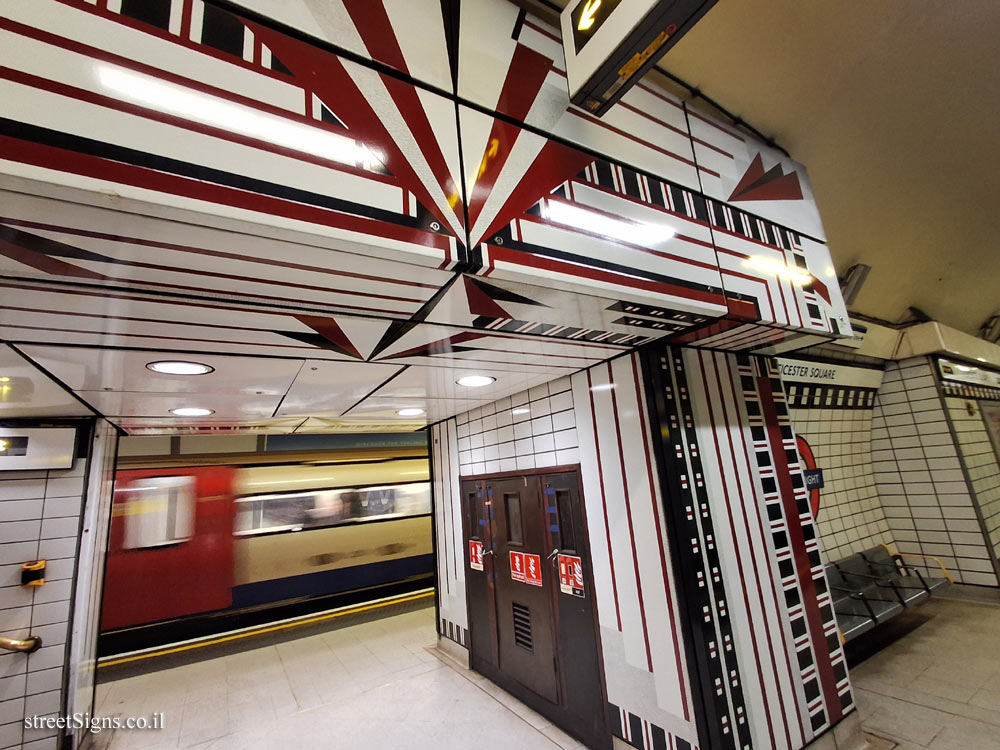 London - Leicester Square Subway Station - Interior of the station