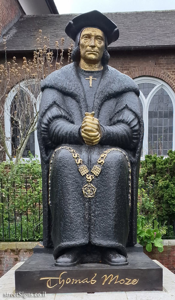 London - The statue of Sir Thomas More - 71 Chelsea Embankment, London SW3 5LT, UK
