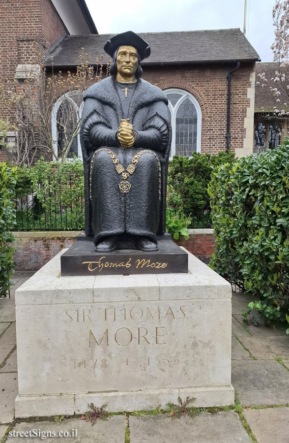 London - The statue of Sir Thomas More - 71 Chelsea Embankment, London SW3 5LT, UK
