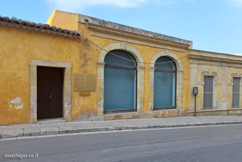 Ragusa - a plaque commemorating the "Sicilian General" the founder of the city of Cairo - Corso Mazzini, 23, 97100 Ragusa RG, Italy