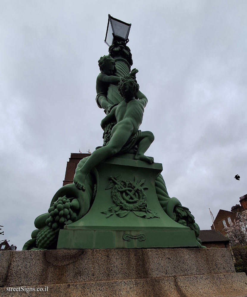 London - Lamp post marking the opening of Chelsea Embankment - 71 Chelsea Embankment, London SW3 5LT, UK
