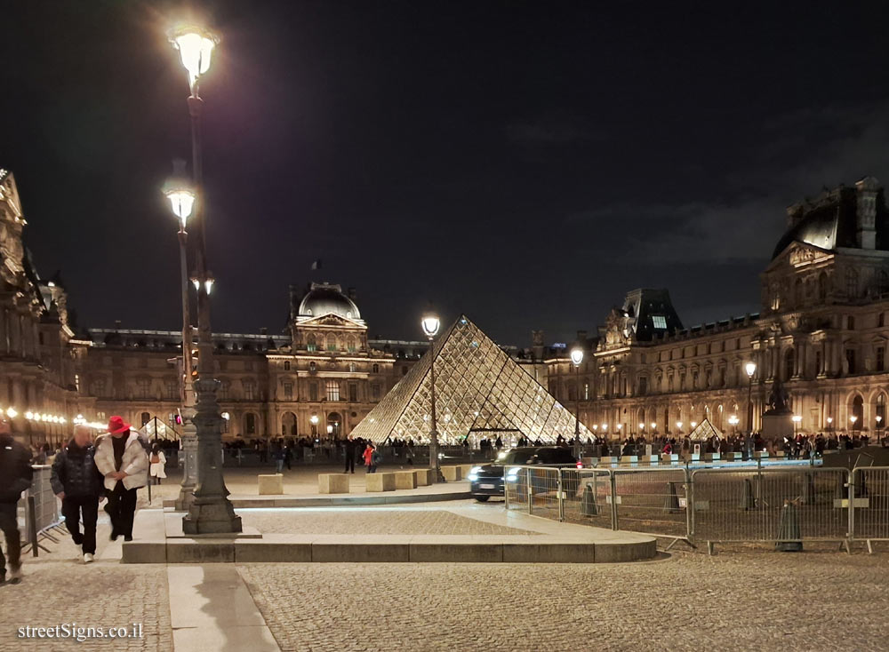 Paris - Louvre Pyramid - Musée du Louvre Sous la Pyramide, 75001 Paris, France