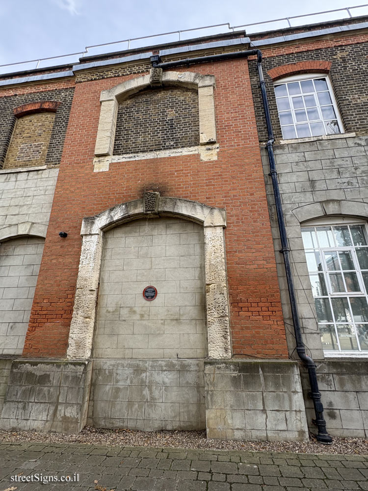 London - Royal Arsenal - Engineering Heritage Award - Warehouse Court, 1 Duke of Wellington Ave, Royal Arsenal, London SE18 6GH, UK