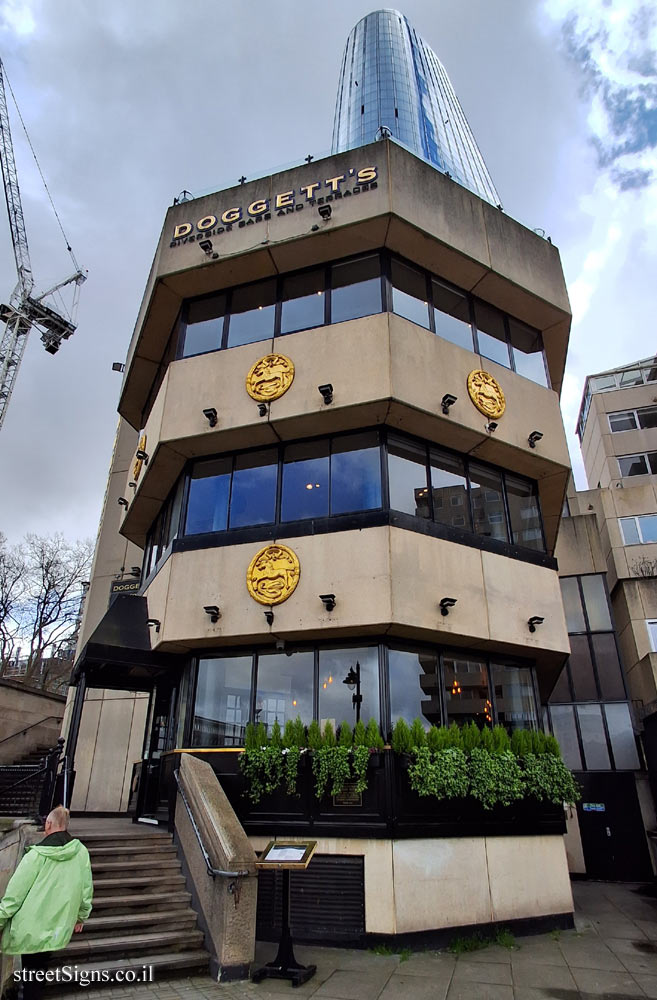 London - A plaque commemorating William Nicholson in one of the pubs he founded - 1 Blackfriars Bridge, London SE1 9UD, UK
