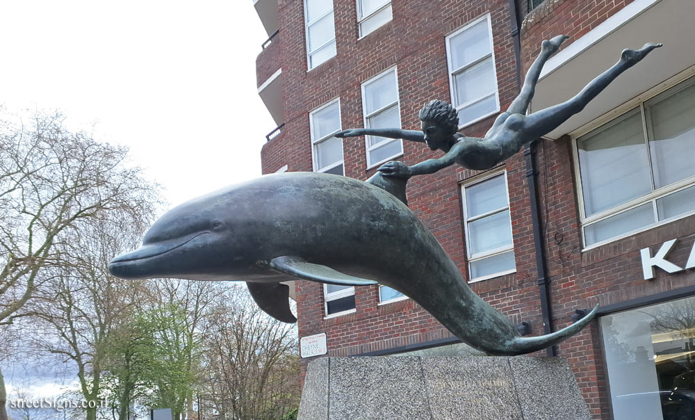 London - "Boy with a Dolphin" outdoor sculpture by David Wynne - 31 Cheyne Walk, Albert Bridge, London SW3 5HX, UK