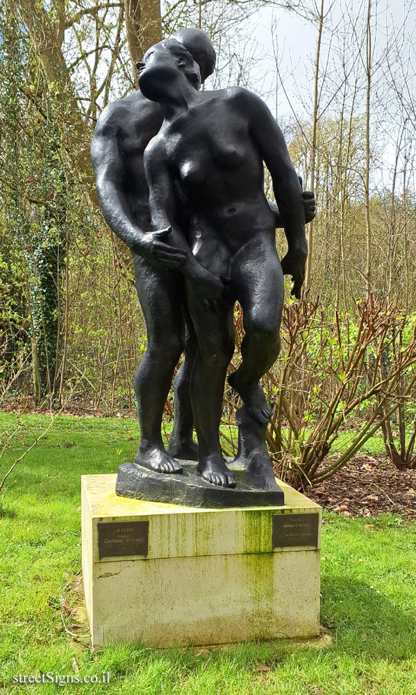 Cheverny - Cheverny Castle - Garden of Love - "The fall" outdoor sculpture by Gudmar Olovson - 381 Le Parc, 41700 Cheverny, France