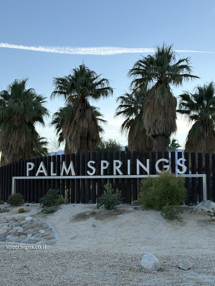 Palm Springs - the entrance sign to the city - 3701 E Vista Chino, Palm Springs, CA 92262, USA