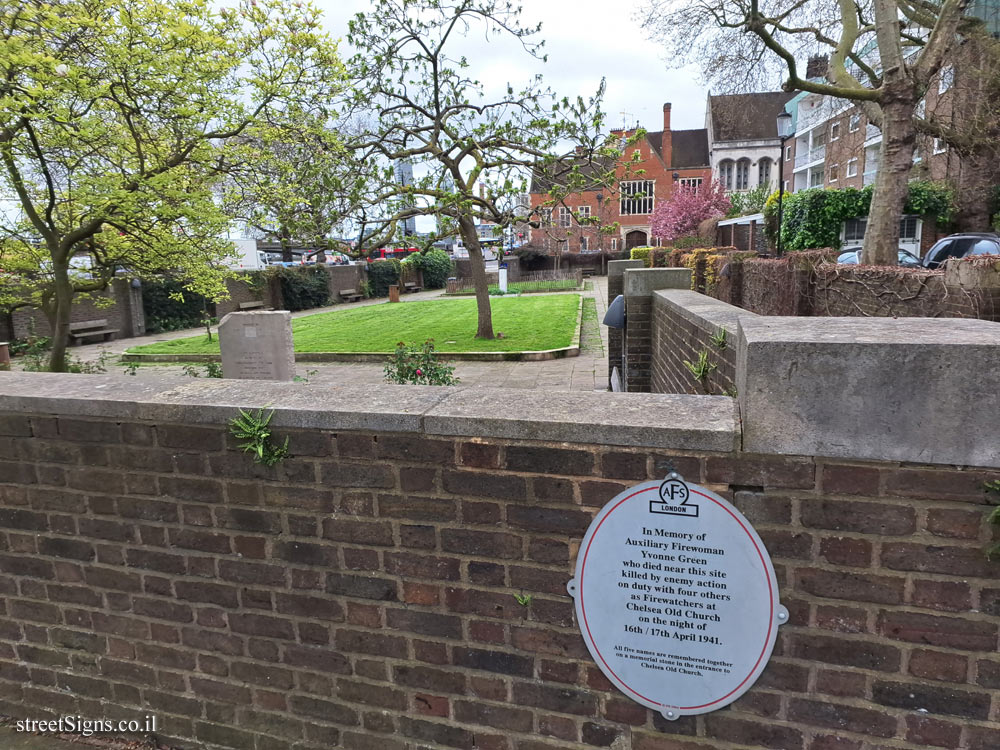 London - A commemorative plaque for Yvonne Green of the AFS who died in a German bombing - 10 Old Church St, London SW3 5DQ, UK