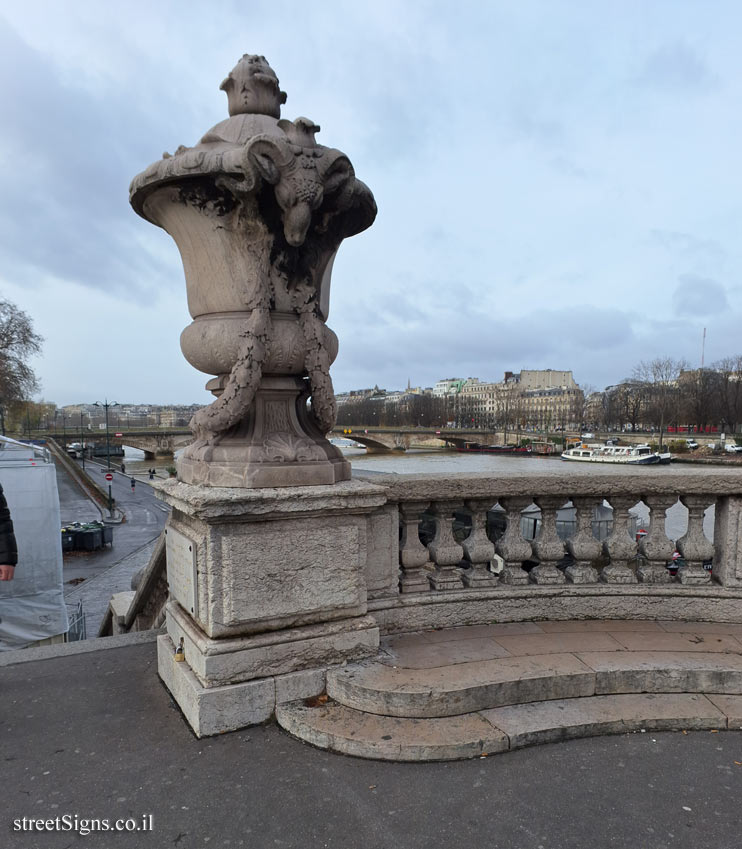 Paris - the place where 3 members of the Maquis fell in the battle for the liberation of Paris - Rive gauche, Pont Alexandre III, 75007 Paris, France